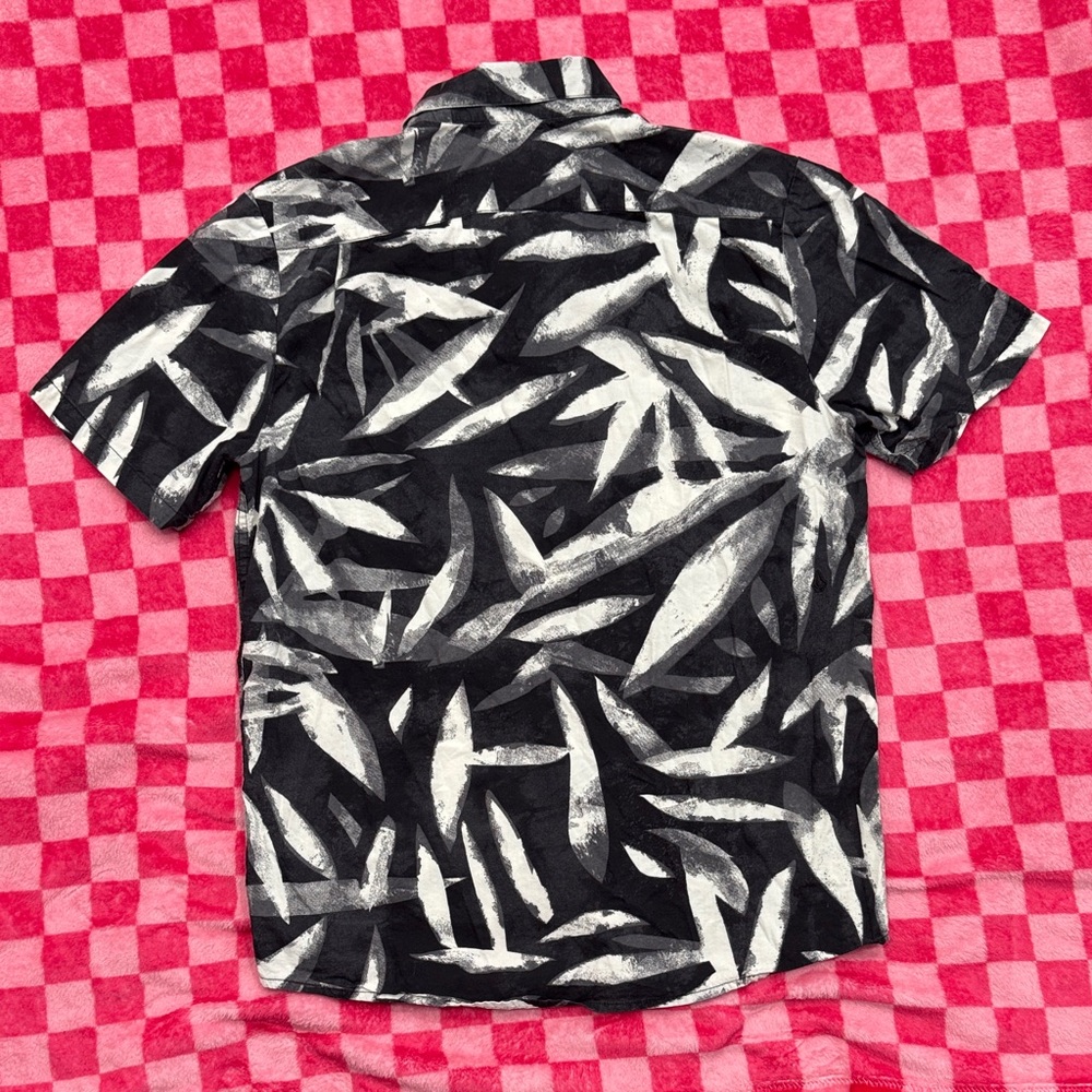 Volcom Black and White Leaf Print Men's Shirt - Picture 6 of 6